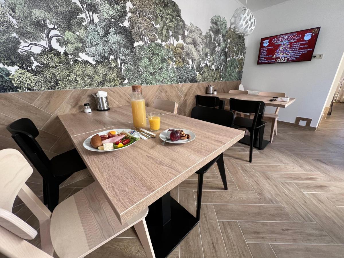 H11 Rooms Έστεργκομ Εξωτερικό φωτογραφία